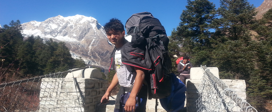 Hire guide cum porter